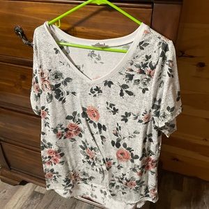Lularoe tshirt
